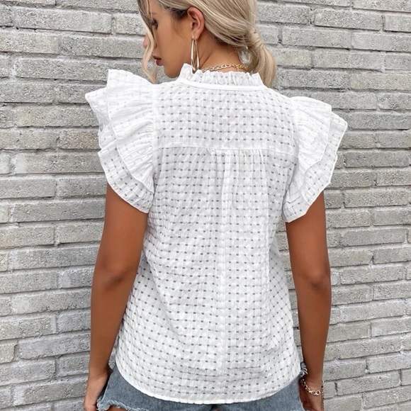 White Butterfly Sleeve Popover Top NWOT - Picture 2 of 4